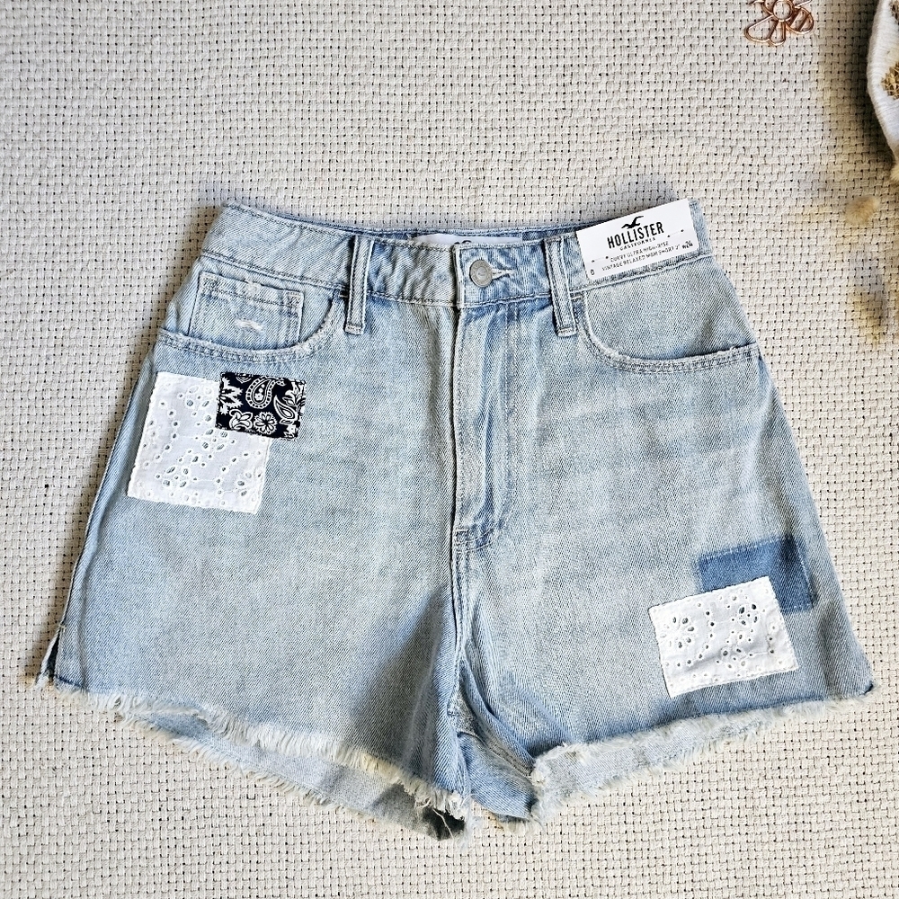 Hollister Ultra HR Light Wash Patched Curvy Vintage Relaxed Mom Shorts 0/24 - Picture 2 of 11